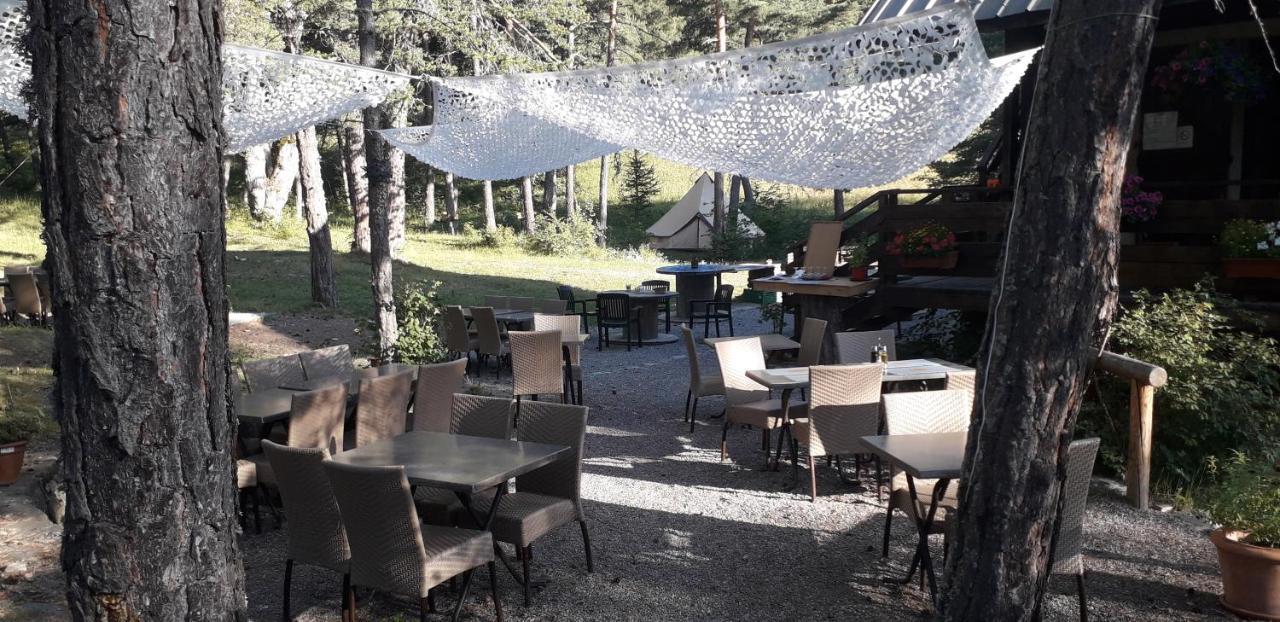 فندق Les Pinees شاتورو ليزالب المظهر الخارجي الصورة